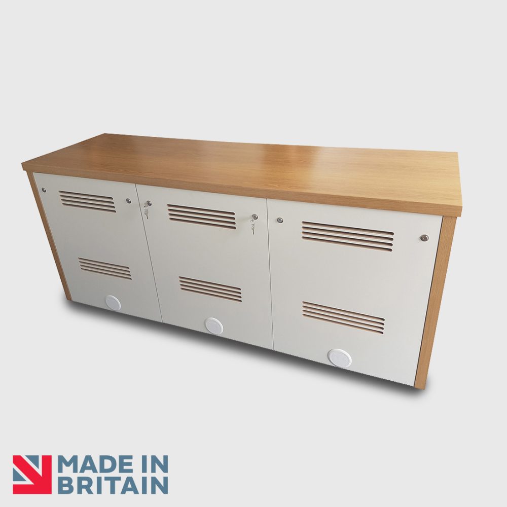 TL AV Credenza 02 - 3 door - Veneer